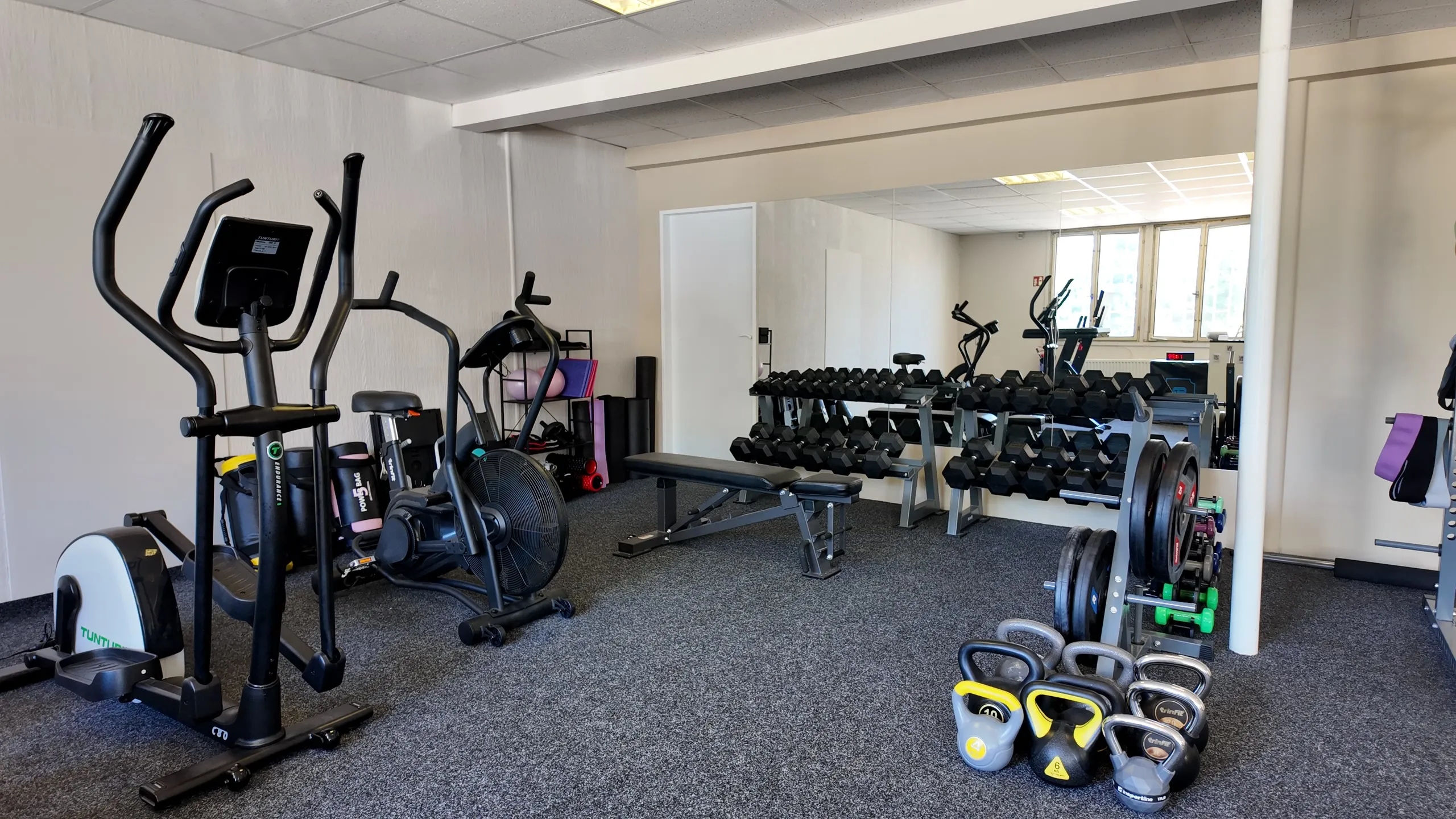 Privátní fitness v Liberci – kardio stroje, lavice, činky a kettlebelly